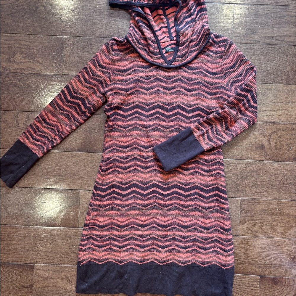 Zigzag Patterned Hooded Dress